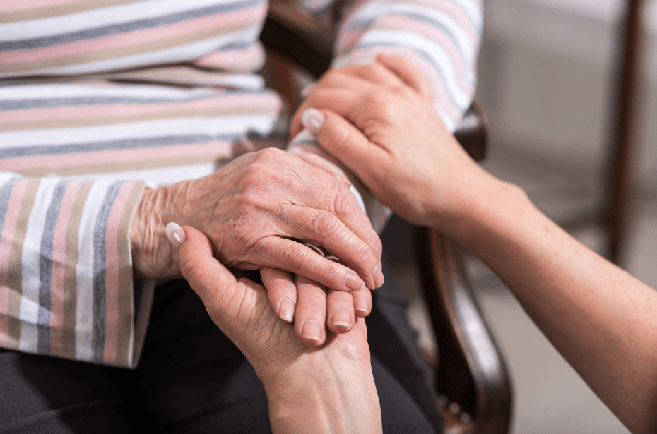 8 signs your loved one needs in-home support kompletecare care hands worker elderly senior