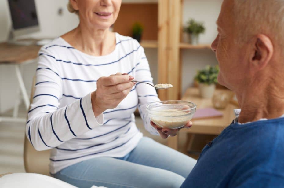 feeding assistance client food support worker